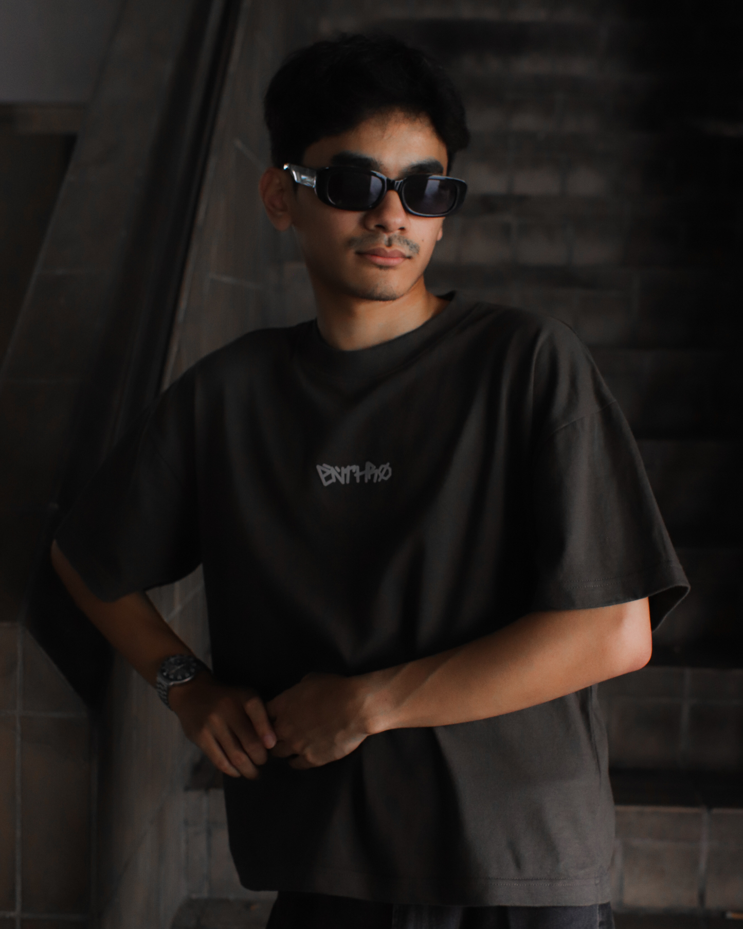 HEAVYWEIGHT BASIC TEE