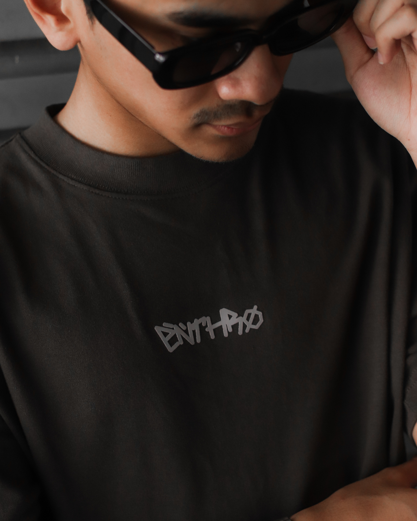 HEAVYWEIGHT BASIC TEE